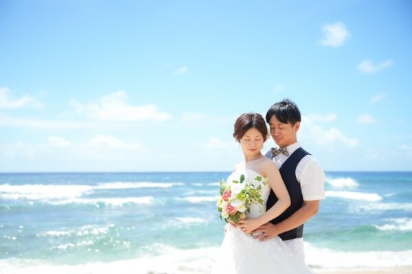 「対応がとても丁寧で安心して任せることができました」サンディービーチで撮影した特選ビーチフォトプランのお客様の声様のお写真