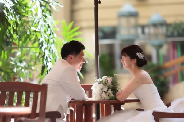 「全項目に迷いなく『非常に良い』！」ハイアットとアラモアナビーチで撮影した欲張りビーチフォトプランのお客様の声様のお写真