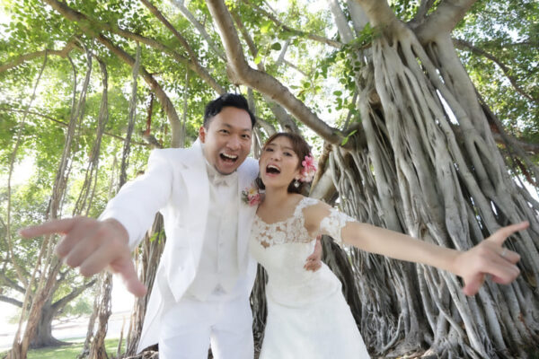 「似合うドレスの提案をしていただけて良かった」ハレクラニ＆アラモアナビーチで撮影した欲張りビーチフォトプランのお客様の声様のお写真