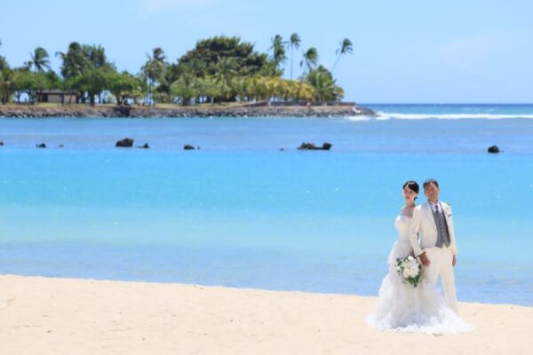 「期待以上でした！！！」アラモアナビーチで撮影したオリジナルビーチフォトプランのお客様の声様のお写真